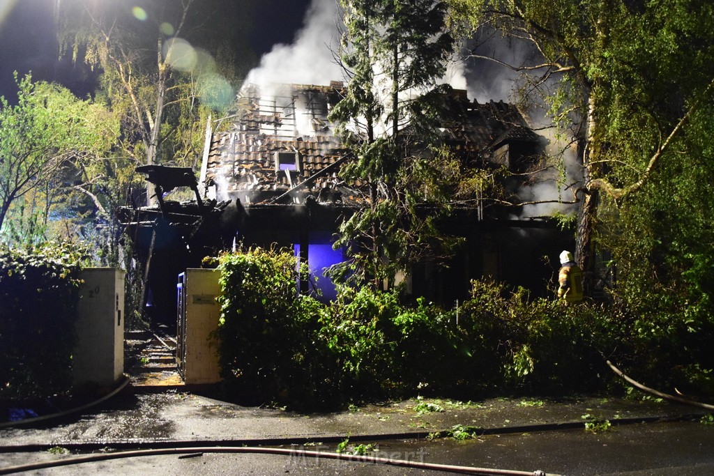 Grossfeuer Einfamilienhaus Siegburg Muehlengrabenstr P0322.JPG - Miklos Laubert